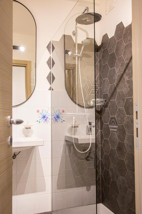 Suite Black And Wite Пиза Экстерьер фото